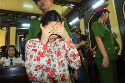 Mỹ nhân Việt trước vành móng ngựa 1