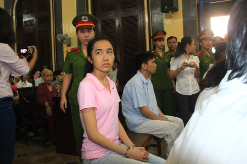 Mỹ nhân Việt trước vành móng ngựa 1