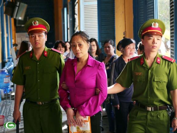 Mỹ nhân Việt trước vành móng ngựa 1