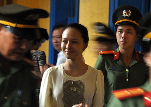 Mỹ nhân Việt trước vành móng ngựa 2