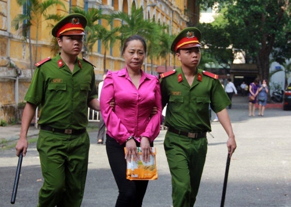 Mỹ nhân Việt trước vành móng ngựa 4
