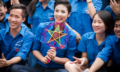 Ngọc Hân, Tú Anh cùng các ‘đàn em’ đi từ thiện dịp Trung thu