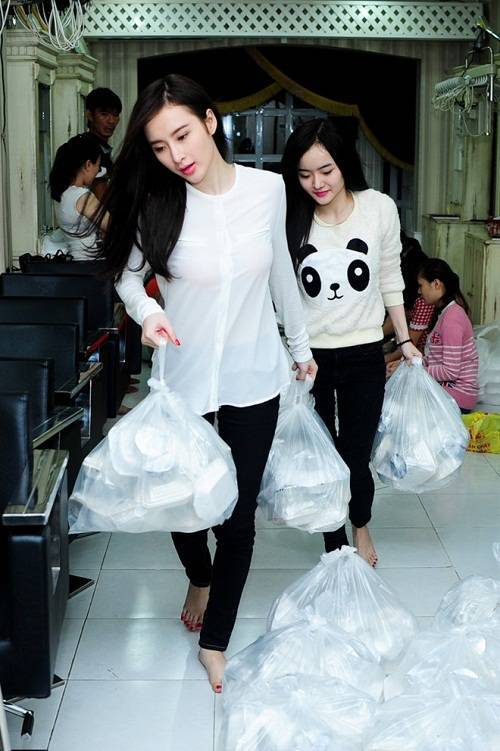 Không phải tiền nhiều hay ít, đây mới là hình ảnh trân quý nhất khi sao Việt đi từ thiện 0