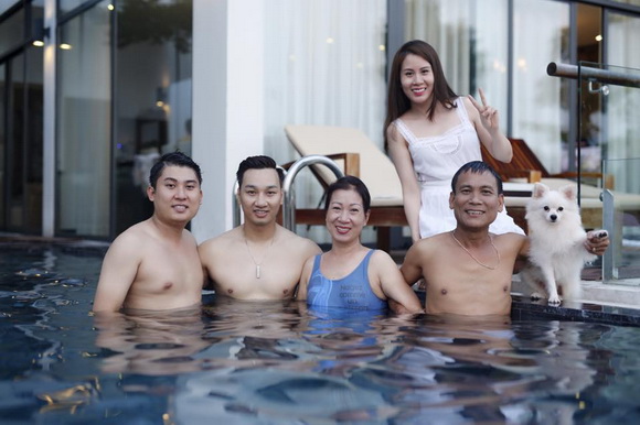 Thành Trung đi chơi cùng gia đình bạn gái 3