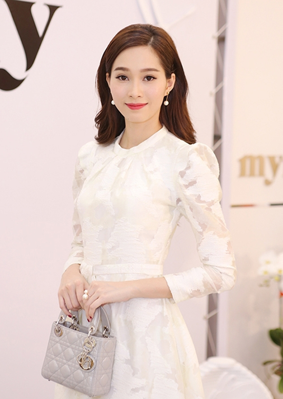 ngôi sao nữ sành điệu với túi Lady Dior mini 1