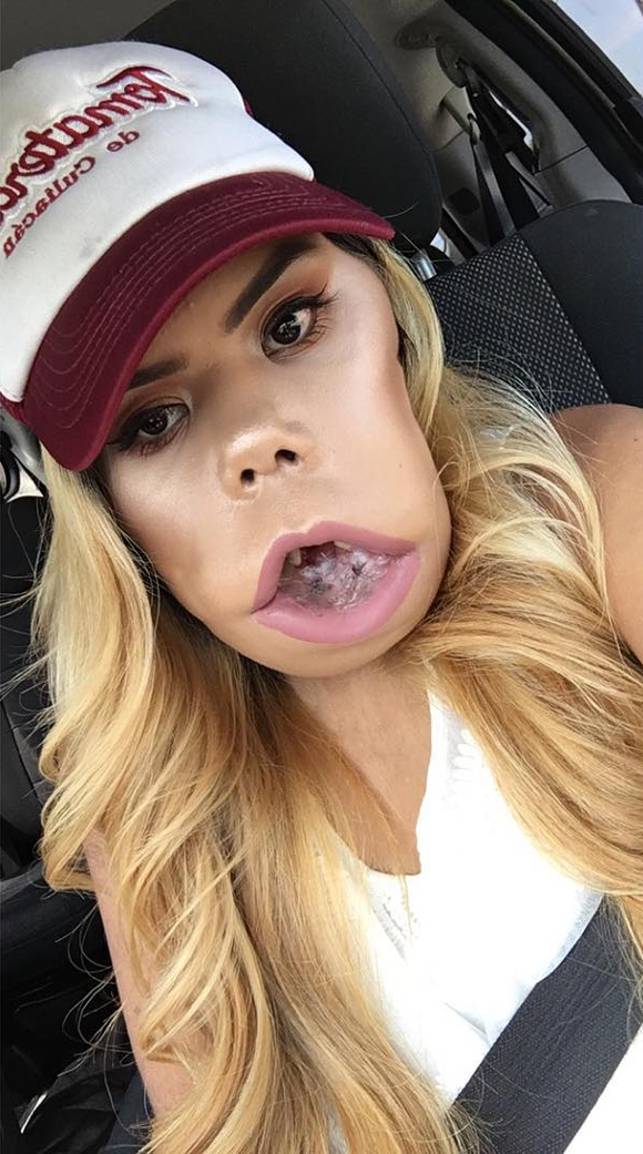  Vlogger làm đẹp xấu xí nhưng rất tự tin 0