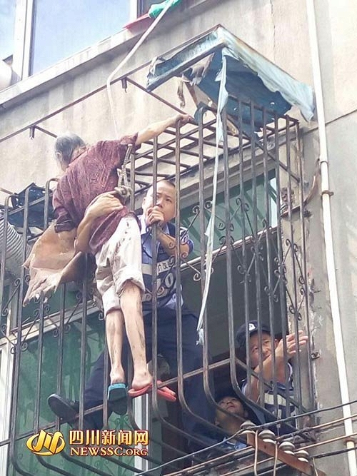 Hãy cẩn trọng sau khi xem loạt vụ tại nạn từ trên cao 11 Hãy cẩn trọng sau khi xem loạt vụ tại nạn từ trên cao 11