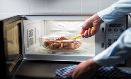 Những điều tuyệt đối không nên làm khi sử dụng lò vi sóng