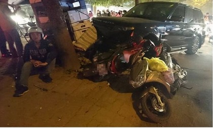 Hà Nội: Xế hộp 'khủng' gây tai nạn liên hoàn, 3 người nhập viện