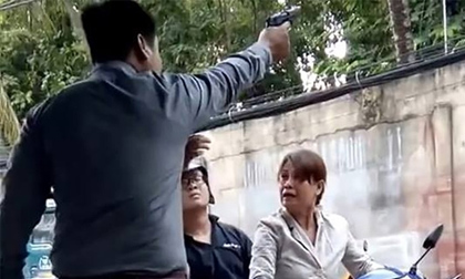 Giám đốc nổ súng uy hiếp khi bị đòi tiền lương sẽ chịu trách nhiệm thế nào?