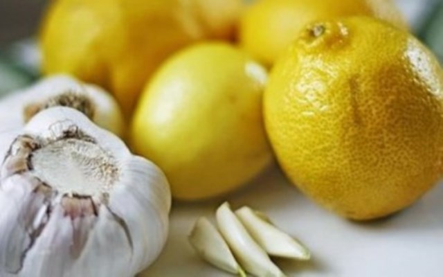 Tuyệt chiêu giảm mỡ bụng nhờ hỗn hợp chanh tỏi