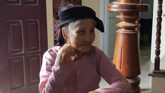 Bà nội cháu luôn lo lắng cho bé khi thiếu sữa mẹ, cháu khóc thét mỗi khi tỉnh giấc và sự vụng về của người cha lần đầu phải thay vợ chăm bẵm con thơ. 
