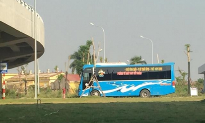 Hải Phòng: “Bến xe dù” lộng hành công khai trong sân bay Cát Bi