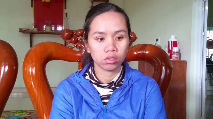   Chị Nguyễn Thị Bích Huyền (mẹ bé Bảo A), thất thần sau cái chết của con mình. Ảnh: Huy Trung  