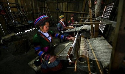 Điều kỳ thú quanh tấm vải lanh của phụ nữ người Mông