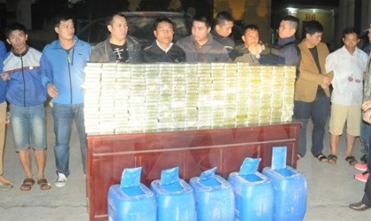 Cuộc rượt đuổi xuyên đêm bắt 300 bánh heroin