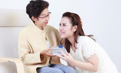 Mẹ chồng khôn nên sớm ‘nhường quyền’ cho nàng dâu trẻ