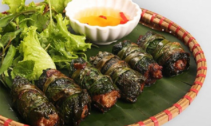 Làm lươn cuốn lá lốt thơm lừng gian bếp nhỏ