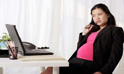 Dùng máy tính nhiều giờ làm tăng nguy cơ sảy thai, sinh non