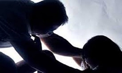 Bị ép quan hệ tình dục, nữ sinh đoạt dao đâm chết bạn trai