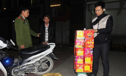 Hà Nam: Bắt quả tang đối tượng vận chuyển gần 30kg pháo nổ