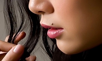 Nốt ruồi cảnh báo sức khỏe bạn chớ bỏ qua