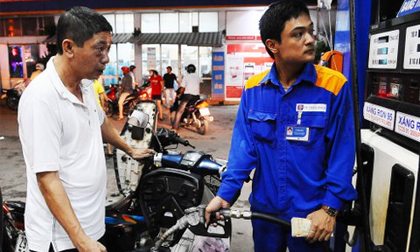 Xăng tăng giá hơn 900 đồng/lít vào 15h chiều nay
