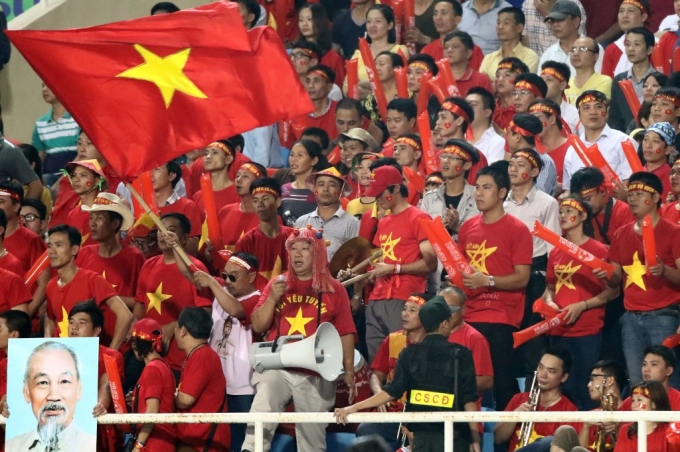 Người hâm mộ vẫn còn yêu bóng đá nên chưa thể quay lưng với thầy trò HLV Hữu Thắng. Ảnh: Internet. 