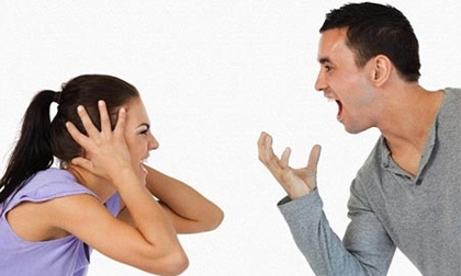 Nghi án chồng giết vợ trong nhà vệ sinh