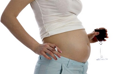 Khói thuốc lá ảnh hưởng đến phụ nữ mang thai như thế nào?