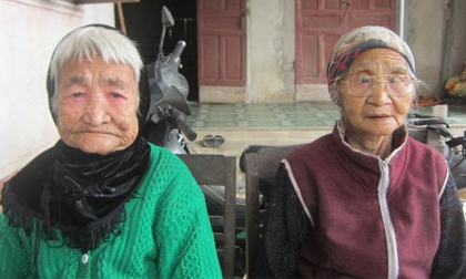 Mẹ chồng, nàng dâu hơn 70 năm 'một bước không rời'