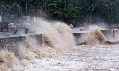Không khí lạnh tràn vào Trung Bộ, bão Nock-ten hướng vào biển Đông