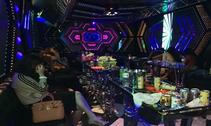Đột kích karaoke lúc rạng sáng, bắt 18 đối tượng phê ma tuý