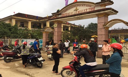 2 đối tượng bịt mặt xông vào trường bắt cóc trẻ giữa trưa
