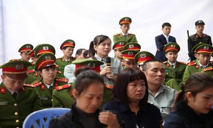 25 bị cáo trong đường dây mua bán 5.000 bánh heroin hầu tòa