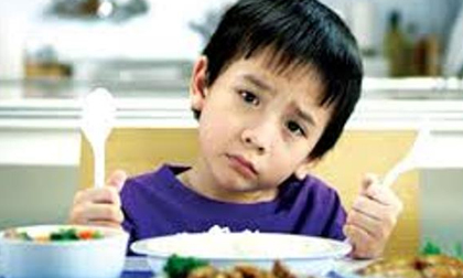 Những câu nói của cha mẹ khiến trẻ biếng ăn