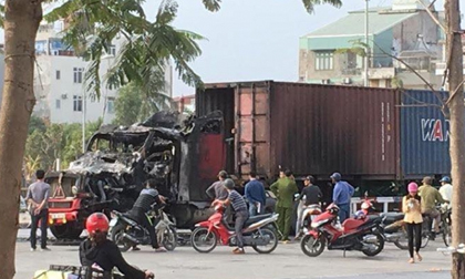 Hải Phòng: Xe container bốc cháy dữ dội giữa đường