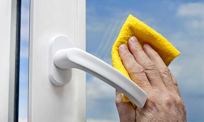 Cách vệ sinh cửa kính nhanh và hiệu quả nhất