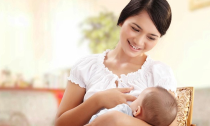 Mẹ nên ăn gì để trẻ sơ sinh không bị táo bón?