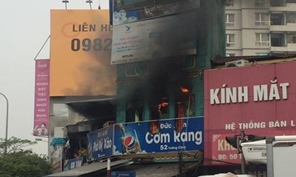 Cháy quán cơm ở Hà Nội, 1 người bỏng nặng