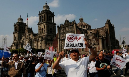 Chùm ảnh: Biểu tình, bạo loạn do giá xăng tăng ở Mexico