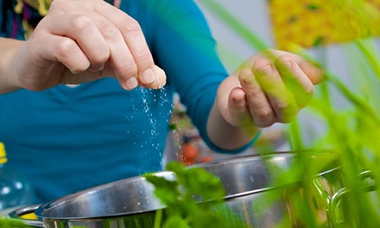 Chữa cháy trong bếp bằng những mẹo hay, đơn giản