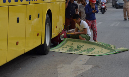 Tin tai nạn giao thông ngày 7/1: Qua đường giao bánh mì, người phụ nữ bị tông gã