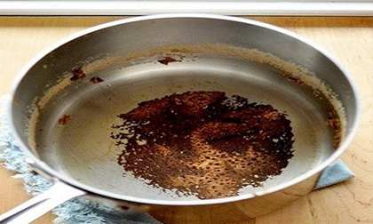 Mẹo rửa sạch xoong nồi cháy đen chỉ trong nháy mắt