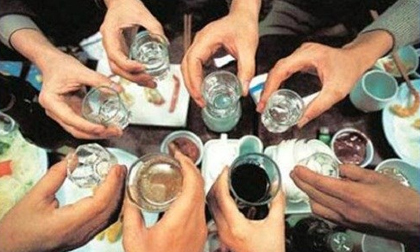 Mẹo phòng tránh ngộ độc rượu trong dịp Tết