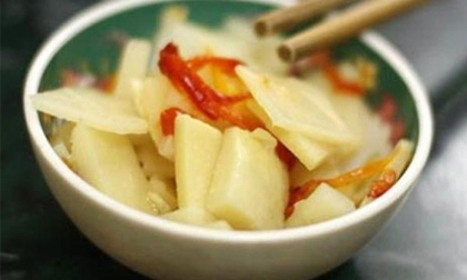Măng chua ngâm tỏi ớt chua cay, thơm giòn, ngon miệng