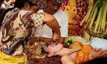 7 tục lệ kinh khủng nhất trên Thế giới
