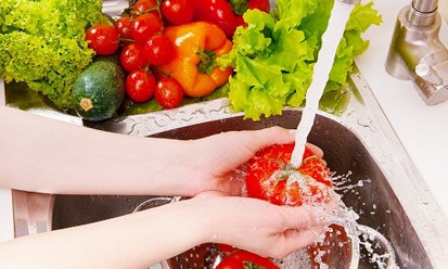 4 bước rửa sạch thuốc trừ sâu trên rau củ quả