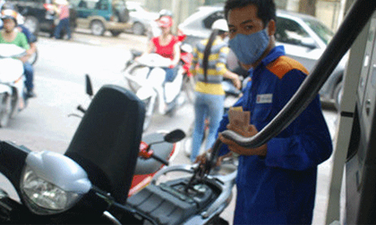 Mỗi lít xăng có thể chịu tới 8.000 đồng thuế môi trường