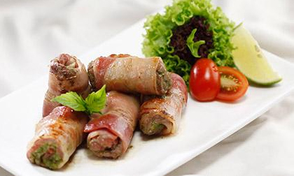 Cách làm món bò cuộn sốt lá quế đổi vị đón Tết